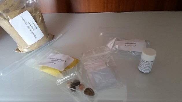 Accessori (sciroppo proteico) mangiatoia beverino sabbia pipetta