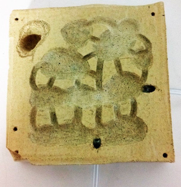 Formicaio in gesso-orizzontale- 15x15cm- profondità camere/gallerie circa 0.8cm