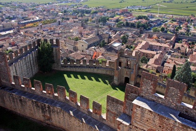 Soave_panorama_castello.jpg